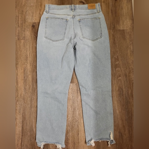 Abercrombie and Fitch High-rise Deconstructed Mom Jeans Light Wash Size 30 R - Picture 9 of 11